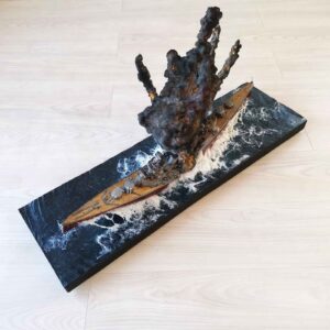 Diorama hundimiento acorazado Hms Hood. Escala 1:350.